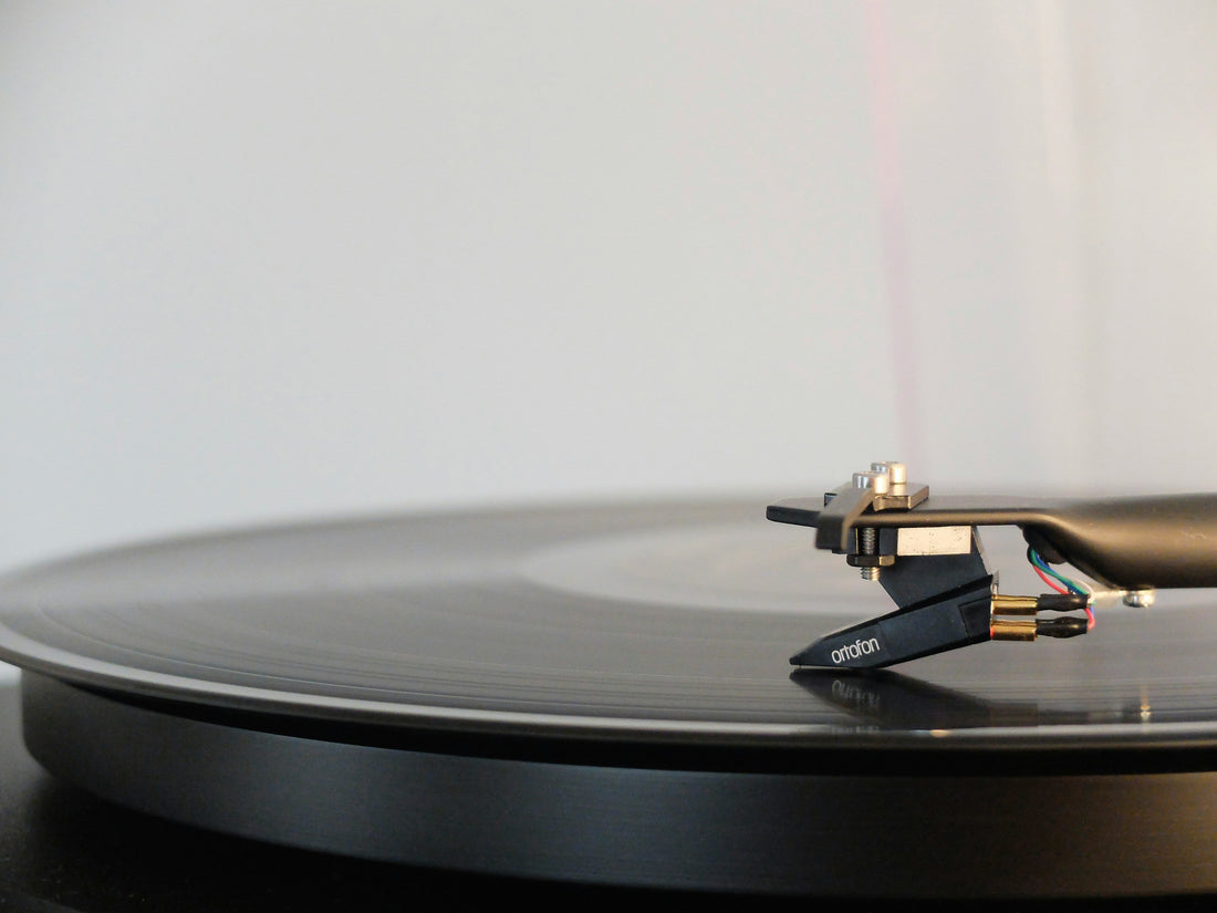 Het Technisch Aspect van Platenspelers: Wat Je Moet Weten als Vinylliefhebber